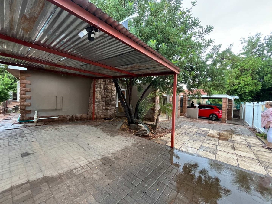 5 Bedroom Property for Sale in Die Rand Northern Cape